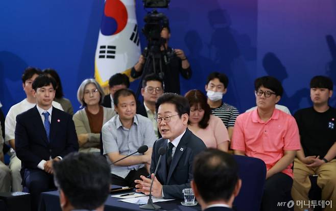 [대전=뉴시스] 이재명 대통령이 4일 대전컨벤션센터에서 열린 '충청에서 듣다, 충청 타운홀 미팅'에서 발언하고 있다. (대통령실통신사진기자단) 2025.07.04.