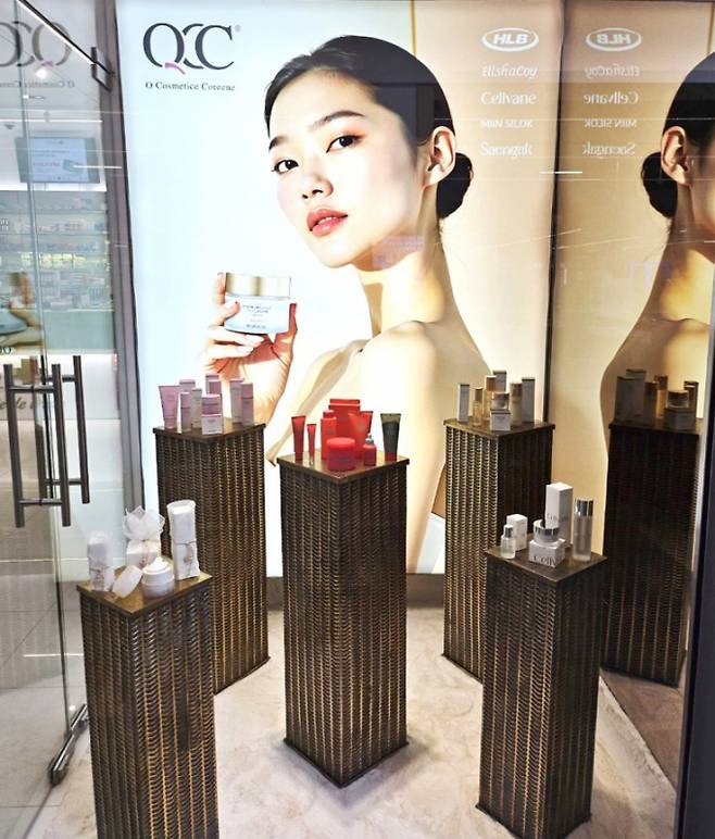 HLB생활건강이 루마니아 오프라인 뷰티 시장에 진출했다. 사진은 루마니아 매장 입점 디스플레이. /사진=HLB생활건강