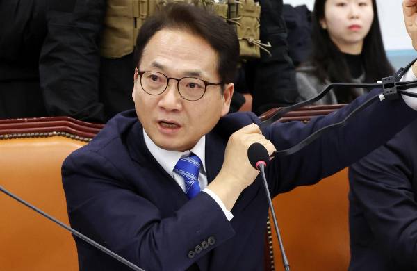 박선원 더불어민주당 의원이 윤석열 대통령은 2023년 여름부터 계엄을 생각했고 같은해 11월부터 준비에 들어갔다고 주장했다. 사진은 박선원 더불어민주당 의원이 윤석열 정부의 비상계엄 선포를 통한 내란 혐의 진상규명 국정조사 특별위원회 4차 청문회에 참석한 모습. /사진=뉴시스