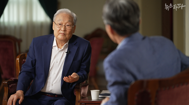 △ <무엇을 할 것인가> 외교·안보편, 화면 갈무리.&nbsp;정연주 전 방송통신심의위원회 위원장.