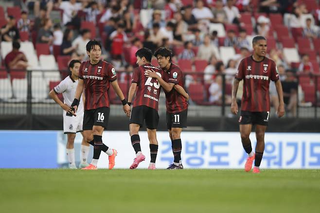 골 세리머니하는 부천 선수들. 프로축구연맹 제공