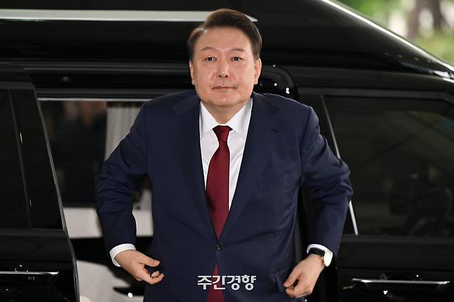 윤석열 전 대통령이 지난 6월 28일 내란특검 조사를 위해 서울 서초구 서울고검 청사로 들어가고 있다. 정효진 기자