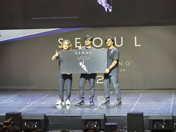 - 좌측부터 신카와 요지 아트 디렉터, 코지마 히데오 감독, 아누팜 트리파티 배우