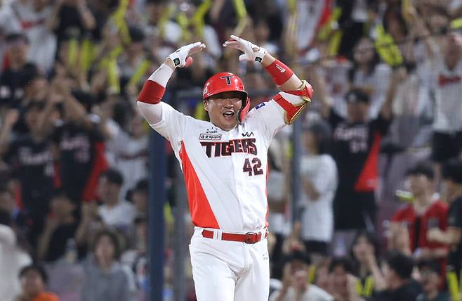 지난 3일 경기 역전 적시타 이후 환호하는 KIA 김태군.