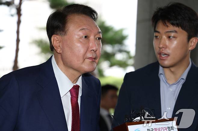 윤석열 전 대통령이 5일 오전 서초구 서울고등검찰청에 마련된 내란특검에서 2차 대면조사를 받기 위해 출석하고 있다. (공동취재) 2025.7.5/뉴스1 ⓒ News1 구윤성 기자