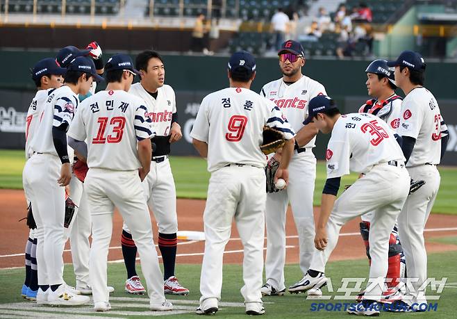 주축 선수들이 부상과 부진으로 빠진 상황에서도 전반기 막판 무섭게 치고 올라가고 있는 롯데. 부산=박재만 기자