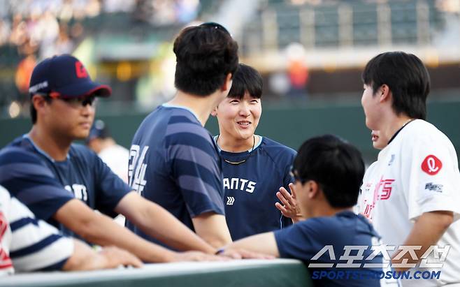 이틀 연속 호투를 펼친 최준용의 표정도 어느 때보다 밝았다.