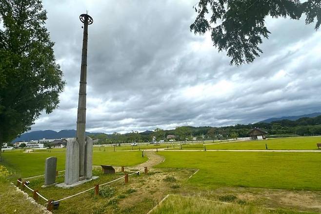 석당간 측면. 담양군 제공