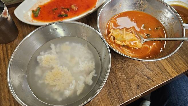 20250704_132712.jpg 점심 안산에서 미꾸라지 매운탕과 튀김