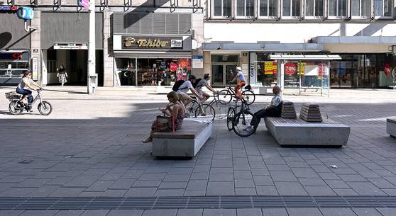 마리아힐퍼거리는 곳곳에 보행자가 쉬어갈 수 있는 쉼터를 마련했다. 비엔나(오스트리아)=문희철 기자