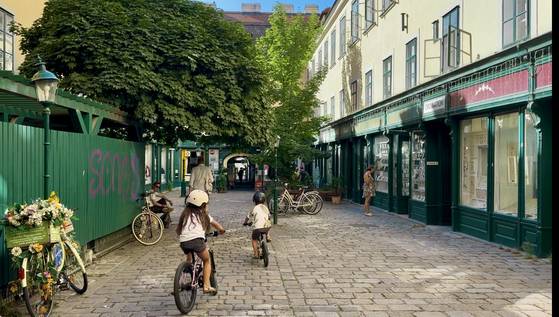 마리아힐퍼 거리에서 자전거를 타는 어린이들. 비엔나(오스트리아)=문희철 기자