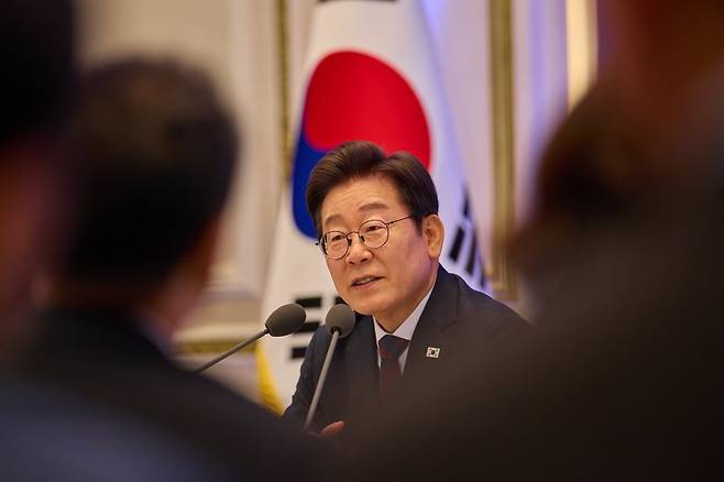 이재명 대통령이 지난 3일 서울 청와대 영빈관에서 열린 ‘대통령의 30일, 언론이 묻고 국민에게 답하다’ 기자회견에서 발언을 하고 있다. 사진=뉴스1