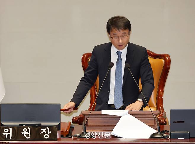 한병도 국회 예결위원장이 4일 국회 예결위 전체회의에서 추가경정예산안을 가결시키고 있다. 2025.7.4 박민규 선임기자