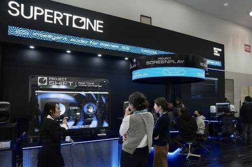 수퍼톤 ‘프로젝트 시프트’ 관객 시연 [사진 = 하이브]