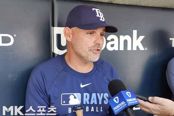 케빈 캐시 탬파베이 감독이 인터뷰를 갖고 있다. 사진(美 미니애폴리스)= 김재호 특파원