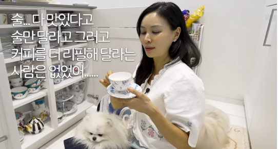 고소영이 4일 유튜브 채널 ‘바로 그 고소영’을 통해, 직접 모아온 빈티지 식기 컬렉션을 공개했다.사진=유튜브 채널 ‘바로 그 고소영’