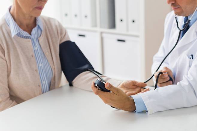 고혈압성 뇌출혈 예방법이 주목된다. 사진은 기사 내용과는 무관함. /사진=클립아트코리아