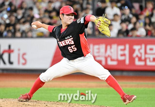 20일 오후 경기도 수원시 조원동 수원kt위즈파크에서 진행된 '2025 프로야구 KBO리그' kt위즈와 KIA타이거즈의 경기. 기아 성영탁이 역투하고 있다./마이데일리