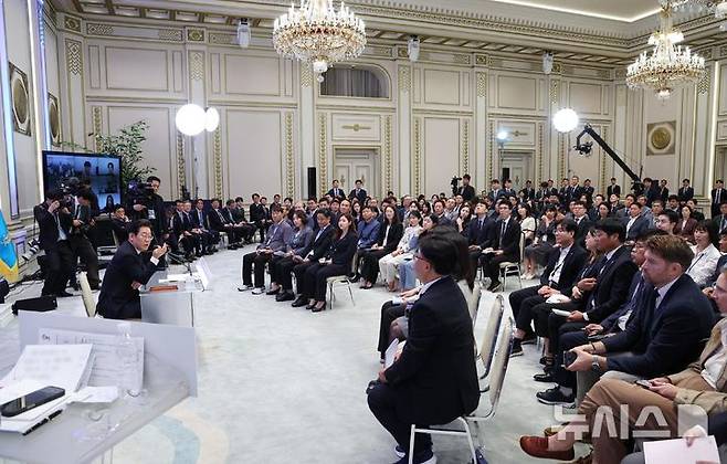 [서울=뉴시스] 고범준 기자 = 이재명 대통령이 3일 청와대 영빈관에서 열린 '대통령의 30일, 언론이 묻고 국민에게 답하다' 기자회견에서 마무리 발언을 하고 있다. 2025.07.03. bjko@newsis.com