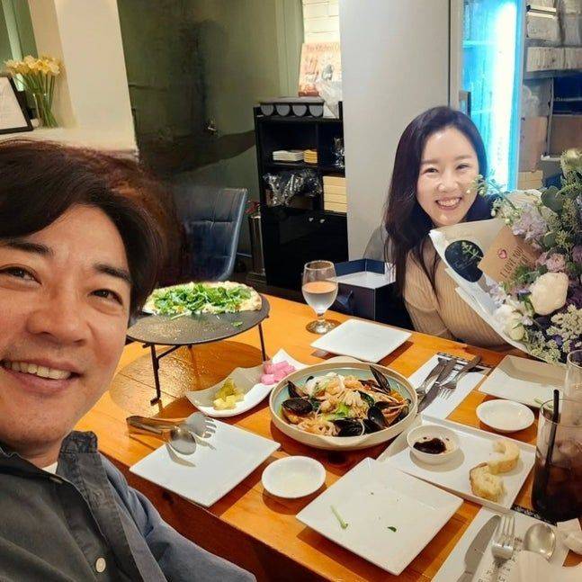 [서울=뉴시스] 배우 안재욱이 아내이자 뮤지컬 배우 최현주의 생일을 축하했다. (사진=안재욱 인스타그램 캡처) 2025.07.05. photo@newsis.com *재판매 및 DB 금지