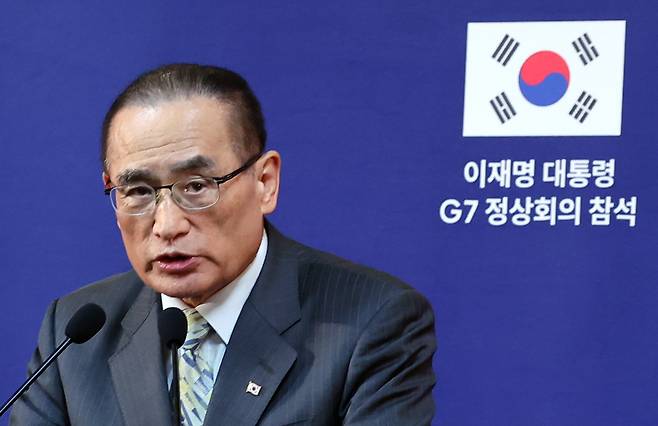 위성락 국가안보실장이 지난달 17일(현지 시간) 캘거리 한 호텔에 차려진 프레스센터 내 중앙기자실에서 이재명 대통령의 주요 7개국(G7) 정상회의 순방 관련 브리핑을 하고 있다. 뉴시스