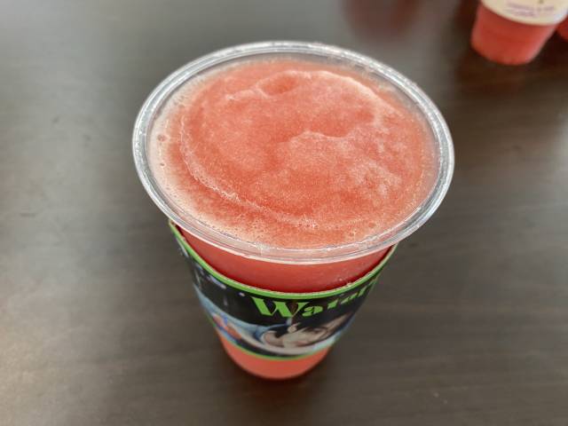 이디야커피의 '생과일 수박주스'. 김남명 기자