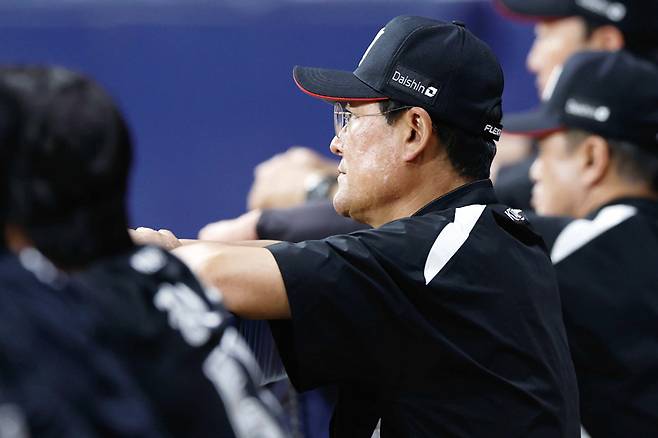 5월23일 서울 구로구 고척스카이돔에서 열린 2025 KBO리그 kt 위즈와 키움 히어로즈의 경기에서 이종범 전 kt 코치가 경기를 지켜보고 있다. ⓒ뉴시스