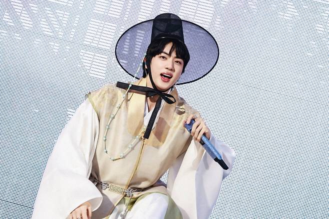 "꼭꼭 숨어라" 방탄소년단 진, '오징어 게임3' 넷플릭스 프로모션 영상 등장..역시 '글로벌 슈퍼스타'