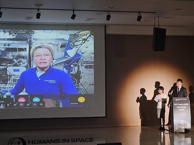 학생들 질문에 답하는 페기 윗슨 사령관 [촬영 조승한]