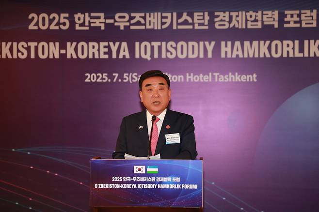 김두겸 울산시장이 5일 현지시간 우즈베키스탄 타슈켄트 힐튼호텔에서 열린 한국-우즈벡 경제협력 포럼에서 발언을 하고 있다. 울산시 제공