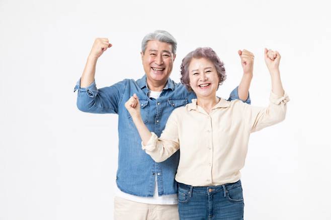 중년까지는 적정 체중을 유지해야 각종 성인병을 예방할 수 있다. 그러나 노년기에는 너무 체중이 줄면 사망 위험이 증가한다. [사진=클립아트코리아]