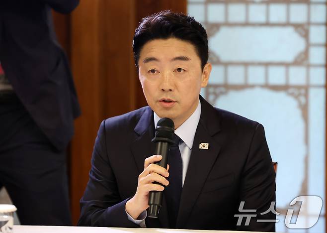 강훈식 대통령 비서실장이 6일 오후 서울 종로구 삼청동 국무총리 공관에서 열린 이재명 정부 첫 고위당정협의회에서 발언하고 있다. (공동취재) 2025.7.6/뉴스1 ⓒ News1 김성진 기자