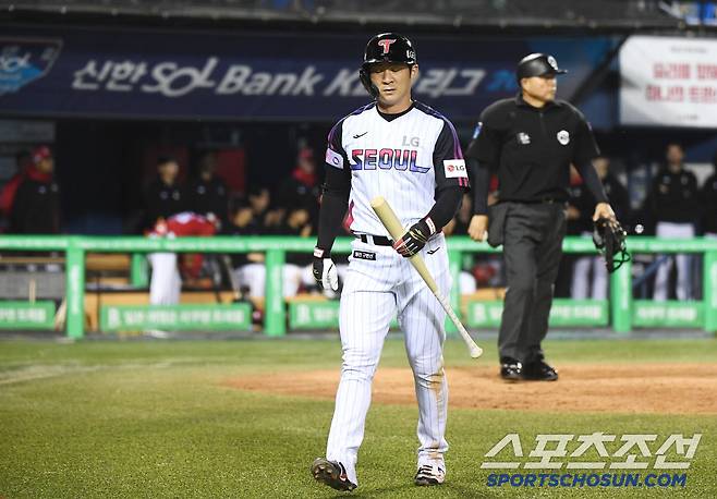 2일 서울 잠실구장에서 열린 SSG-LG전. 9회말 1사 오지환이 삼진으로 물러나고 있다. 잠실=정재근 기자 cjg@sportschosun.com/2025.5.2/