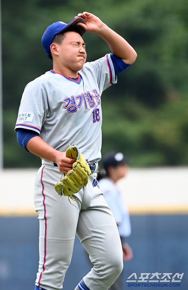 3일 서울 목동구장에서 열린 제80회 청룡기 고교야구선수권 대회 및 주말리그 왕중왕전, 경기항공고와 부산공업고의 경기, 경기항공고 양우진이 이닝을 마친 후 더그아웃으로 향하고 있다. 목동=허상욱 기자wook@sportschosun.com/2025.07.03/