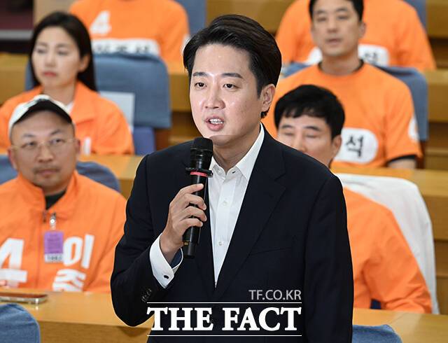 이준석 개혁신당 대선 후보가 6월 3일 오후 서울 여의도 국회 의원회관에 마련된 제21대 대통령선거 개표상황실에서 입장을 밝히고 있다. /국회=박헌우 기자