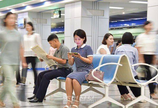 북한 보도를 통해 공개된 평양의 지하철. 연합뉴스