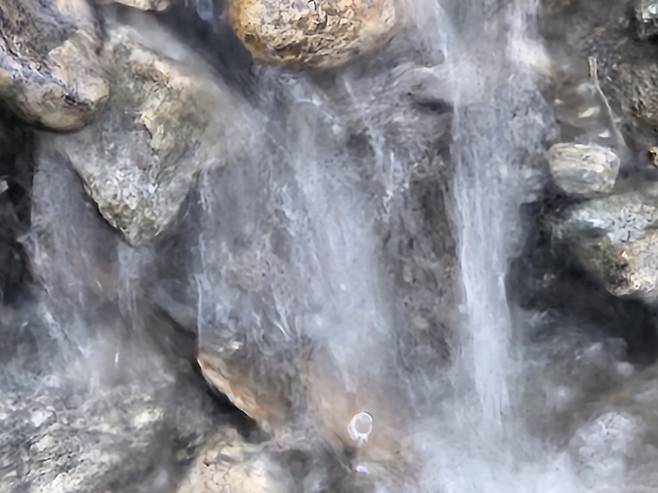 본격 더위 소서(小暑) 폭염·열대야...내륙 소나기[내일날씨]= 절기상 본격적인 더위가 시작된다는 소서(小暑)이자 월요일인 내일(7일) 날씨는 중부지방은 대체로 흐리겠으나, 남부지방과 제주도는 가끔 구름 많겠다. 대구의 낮 최고 기온이 37도를 기록하는 등 열대야가 나타는 곳이 많겠다. 내륙을 중심으로는 돌풍과 천둥·번개를 동반한 소나기가 내리겠다. 오늘날씨, 내일날씨, 주간날씨 예보 ⓒbnt뉴스