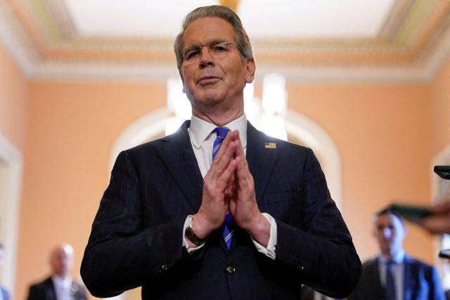 스콧 베선트 미 재무장관이 지난달 27일 미국 워싱턴 국회의사당에서 기자들의 질문에 답하고 있다. 워싱턴=로이터 연합뉴스