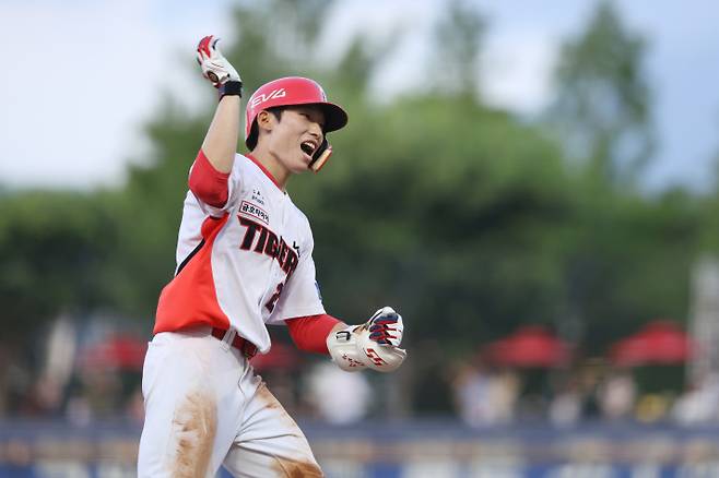 5일 광주 롯데전에서 홈런을 기록한 김호령이 환호하고 있다. KIA 제공