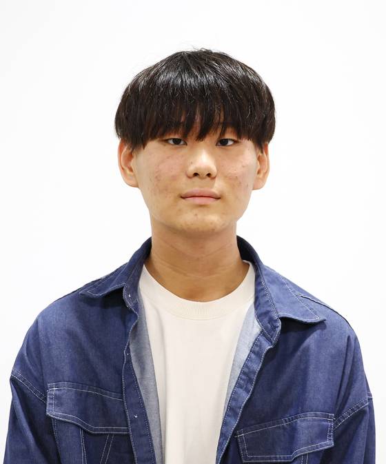 제11회 중앙학생시조백일장 고등부 대상을 수상한 부천계남고 최승혁군. 김현동 기자