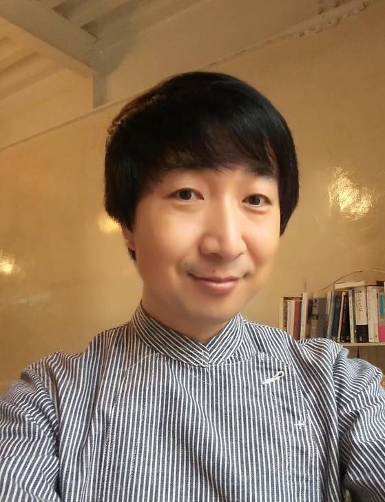 제11회 중앙학생시조백일장 우수지도자상을 수상한 김경구 선생님. 김경구 씨 제공