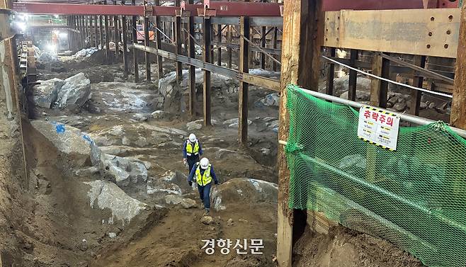 광주도시철도 2호선 건설 공사가 장기간 지연되면서 시민불편이 커지고 있다. 최근 공사현장에서 발견된 암석. 광주시 제공.