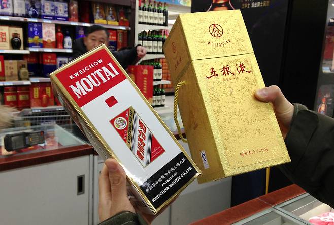 중국 고급술 마오타이와 우량예. [신화 연합뉴스]