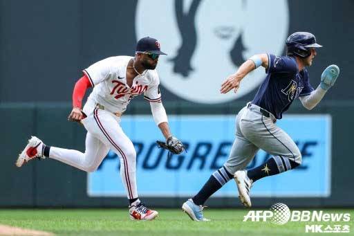 탬파베이의 테일러 월스가 6회초 런다운에 걸려 아웃되고 있다. 사진(美 미니애폴리스)=ⓒAFPBBNews = News1