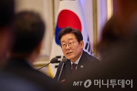 (서울=뉴스1) 이재명 기자 = 이재명 대통령이 지난 3일 서울 청와대 영빈관에서 열린 ‘대통령의 30일, 언론이 묻고 국민에게 답하다’ 기자회견에서 발언을 하고 있다. (이재명 대통령 SNS. 재판매 및 DB 금지) 2025.7.4/뉴스1  Copyright (C) 뉴스1. All rights reserved. 무단 전재 및 재배포,  AI학습 이용 금지. /사진=(서울=뉴스1) 이재명 기자