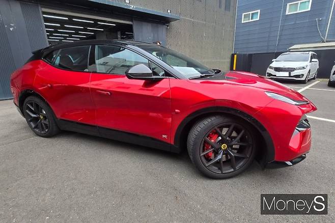 엘레트라R의 전장은 5105㎜, 전폭은 2020㎜, 전고는 1640㎜다. /사진=김이재 기자