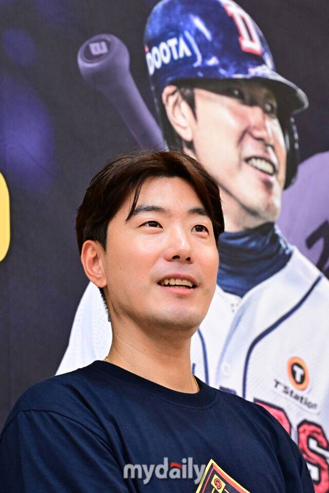6일 서울 잠실야구장에서 열린 '2025 신한 SOL BANK KBO리그' KT 위즈와 두산 베어스 경기. 두산 김재호가 경기 전 은퇴 기자회견에 참석했다. 이날 경기 후 두산 베어스 원클럽맨 김재호의 은퇴식이 치뤄질 예정이다./잠실=한혁승 기자