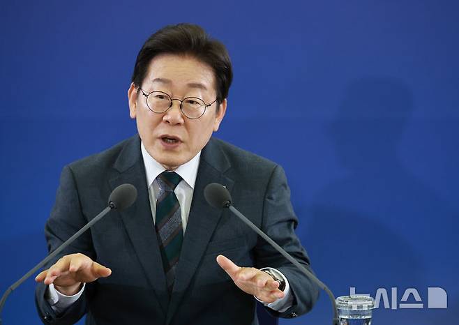 [대전=뉴시스] 고범준 기자 = 이재명 대통령이 4일 대전컨벤션센터에서 열린 '충청에서 듣다, 충청 타운홀 미팅'에서 발언하고 있다. (대통령실통신사진기자단) 2025.07.04. bjko@newsis.com