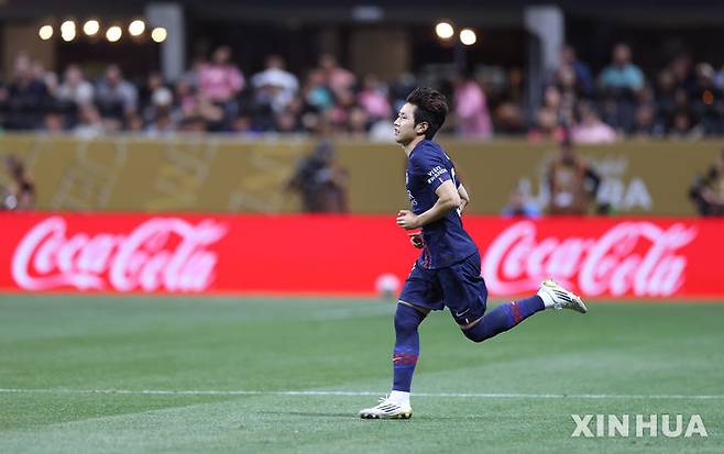 [애틀랜타=신화/뉴시스] 파리 생제르맹(PSG, 프랑스)의 이강인이 29일(현지 시간) 미 조지아주 애틀랜타의 메르세데스-벤츠 스타디움에서 열린 2025 국제축구연맹(FIFA) 클럽 월드컵 16강전 인터 마이애미(미국)와의 경기 후반 25분 교체 출전하고 있다. PSG가 4-0으로 승리하고 8강에 올라 바이에른 뮌헨(독일)과 4강 진출을 다툰다. 2025.06.30.