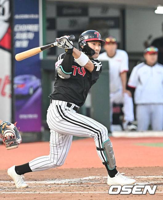 [OSEN=부산, 이석우 기자]  LG 트윈스 신민재 018 2025.07.03 / foto0307@osen.co.kr